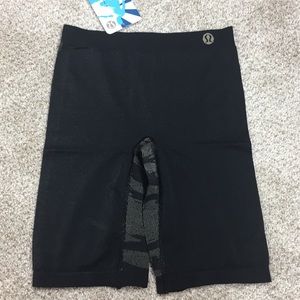 Lululemon Metal Camo Tencil Short Sz M NWT